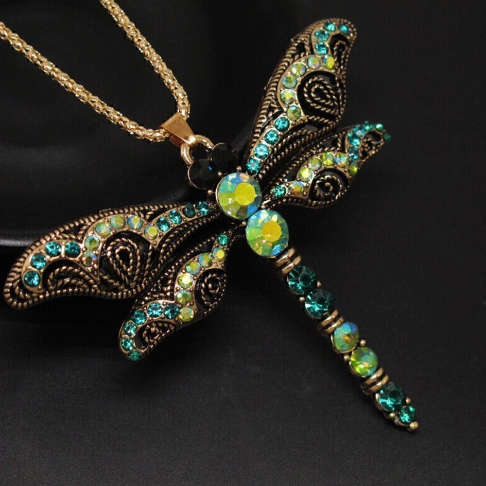 💚 Betsey Johnson sparkling dragonfly necklace 💚